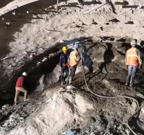 仁和拱顶带模注浆料的施工流程及注意事项